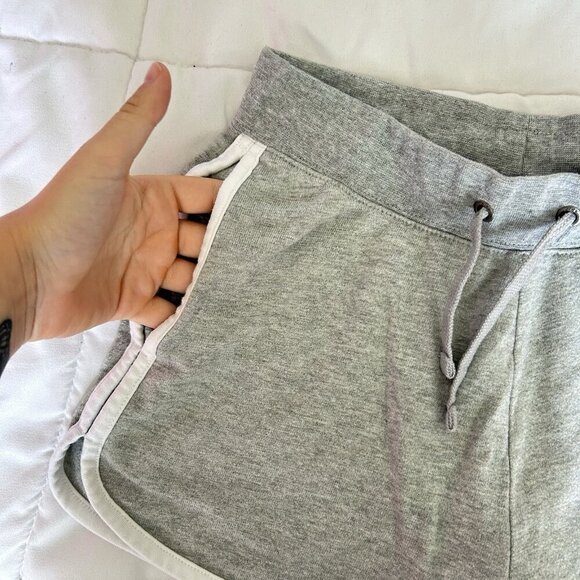 Nike Sportswear Womens XS Relaxed Sweat Shorts Training Comfy Gym Grey - Picture 2 of 6